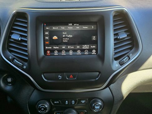 Used 2019 Jeep Cherokee Latitude Plus image 6