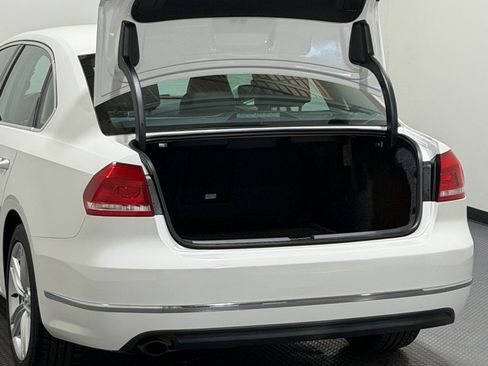 Used 2015 Volkswagen Passat 1.8T SEL Premium image 12