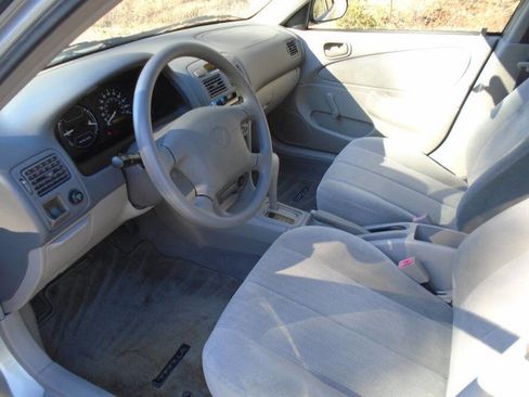 Used 2002 Toyota Corolla CE image 10