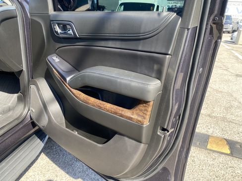 Used 2018 Chevrolet Tahoe LT w/ Luxury Package RWD image 24