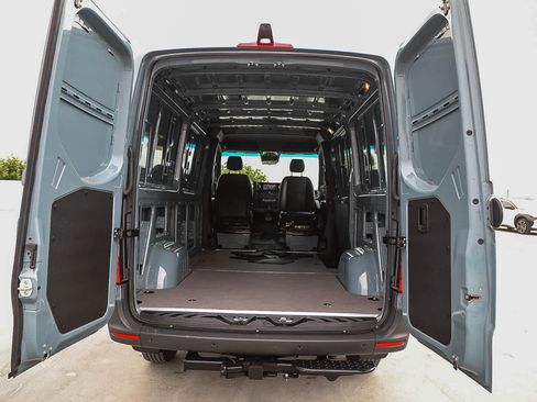 Used 2024 Mercedes-Benz Sprinter 2500 image 26