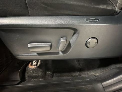 Used 2018 Toyota Tundra SR5 AWD/4WD image 10
