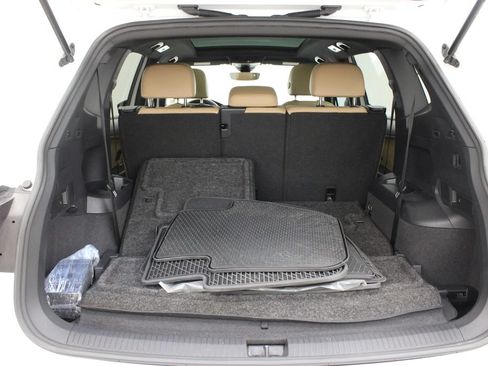 Used 2023 Volkswagen Tiguan SE R-Line FWD image 30