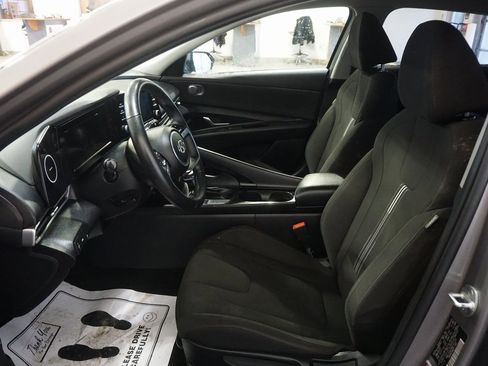 Used 2021 Hyundai Elantra SEL w/ Convenience Package image 17