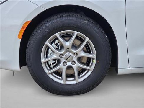 New 2025 Chrysler Voyager LX image 17