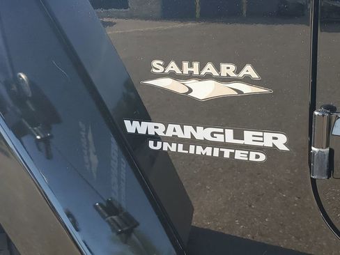 Used 2013 Jeep Wrangler Unlimited Sahara w/ Connectivity Group AWD/4WD image 6