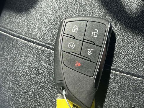 Used 2025 Chevrolet Traverse LT FWD image 4
