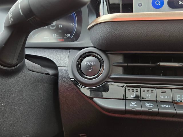 Used 2025 Toyota Crown Platinum AWD/4WD image 32