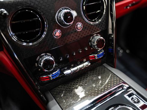 Used 2023 Rolls-Royce Cullinan Black Badge w/ Dark Exterior Package image 37