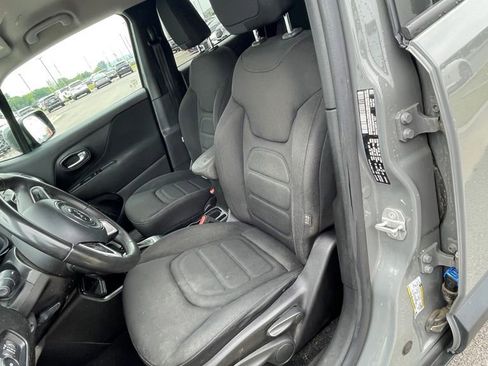 Used 2021 Jeep Renegade Latitude FWD image 10