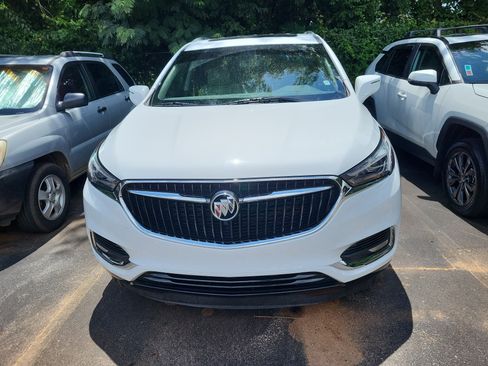 Used 2018 Buick Enclave Essence w/ Trailering Package FWD image 2