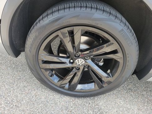 Used 2024 Volkswagen Tiguan SE R-Line FWD image 6