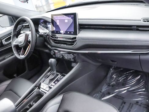 Used 2025 Jeep Compass Latitude w/ Altitude Special Edition image 40