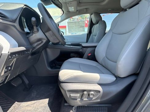 New 2026 Toyota Sienna XLE FWD image 21