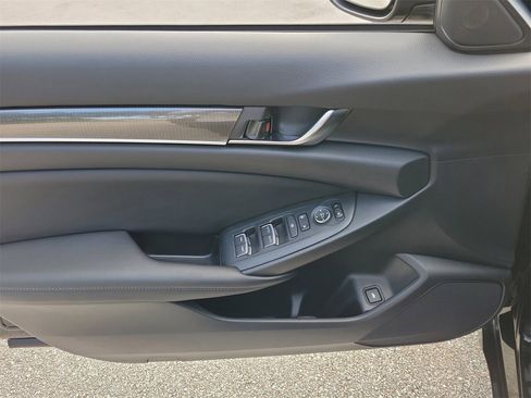 Used 2018 Honda Accord Sport image 13