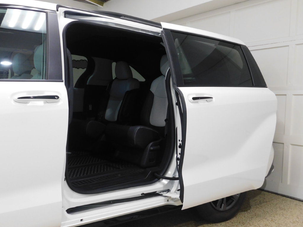Used 2026 Toyota Sienna XSE AWD/4WD image 48
