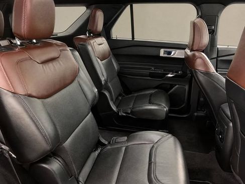 Used 2022 Ford Explorer Platinum w/ Technology Package AWD/4WD image 10