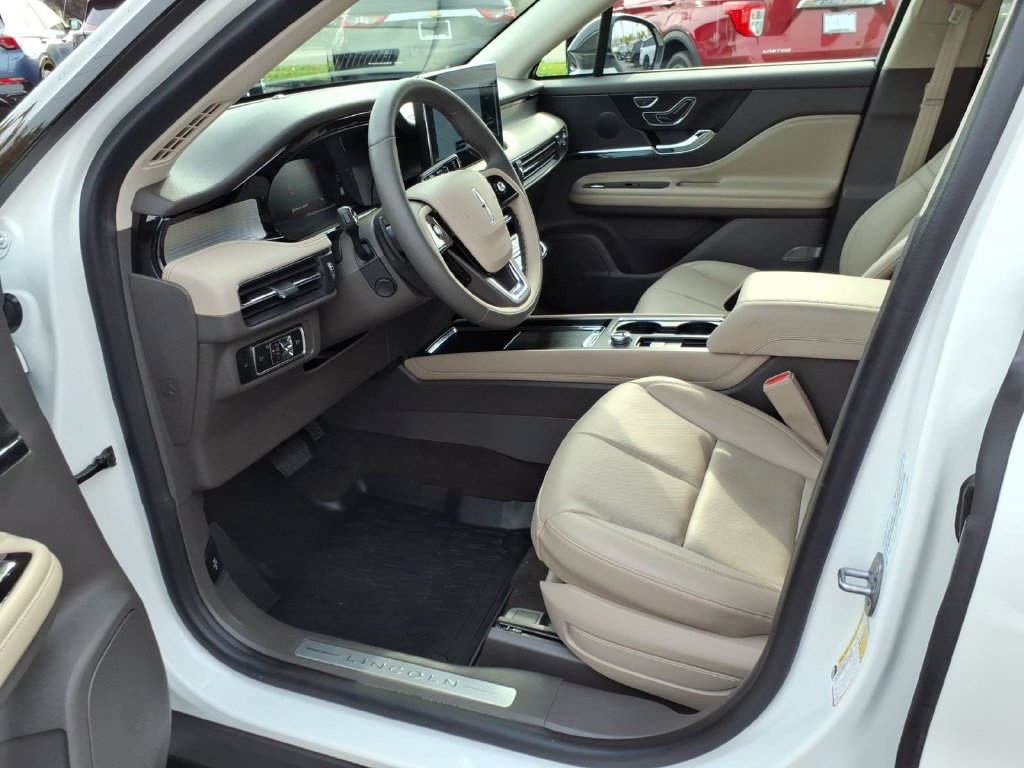 Used 2023 Lincoln Corsair AWD w/ Equipment Group 101A image 10