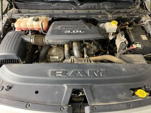 Used 2022 RAM 1500 Laramie AWD/4WD image 36