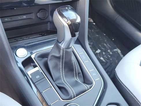 New 2025 Volkswagen Taos SE image 19