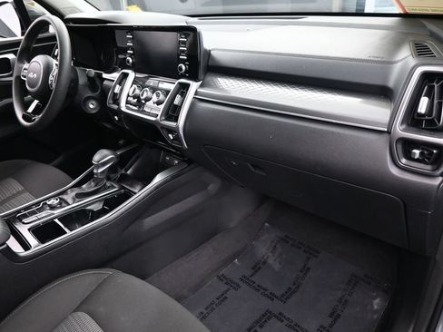 Used 2023 Kia Sorento LX FWD image 43