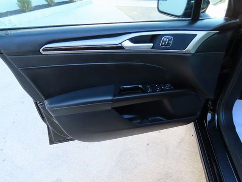 Used 2016 Ford Fusion SE w/ Equipment Group 202A image 21