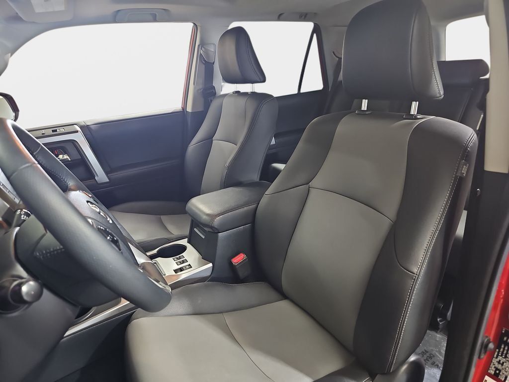 Used 2020 Toyota 4Runner SR5 Premium w/ Moonroof Package AWD/4WD image 17
