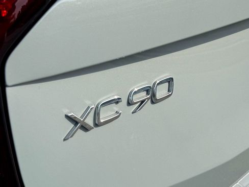 Used 2025 Volvo XC90 T8 Plus w/ Protection Package Premier AWD/4WD image 18