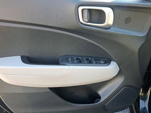 Certified 2024 Hyundai Venue SEL image 12