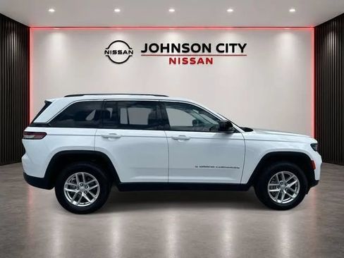 Used 2023 Jeep Grand Cherokee Laredo w/ Trailer Tow Prep Group (B) AWD/4WD image 3