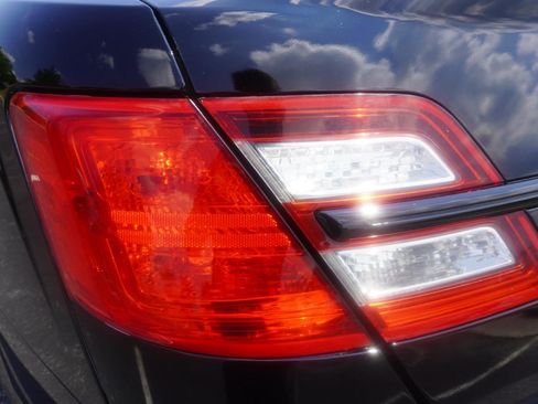 Used 2016 Ford Taurus Police Interceptor AWD image 11