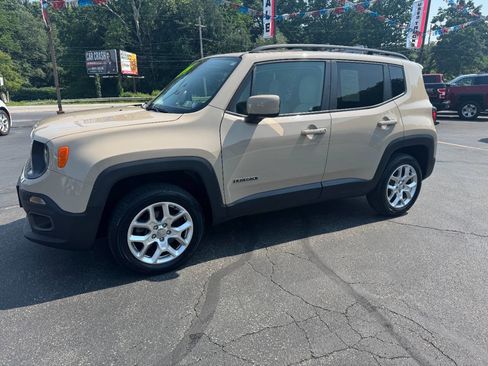 Used 2016 Jeep Renegade Latitude image 5