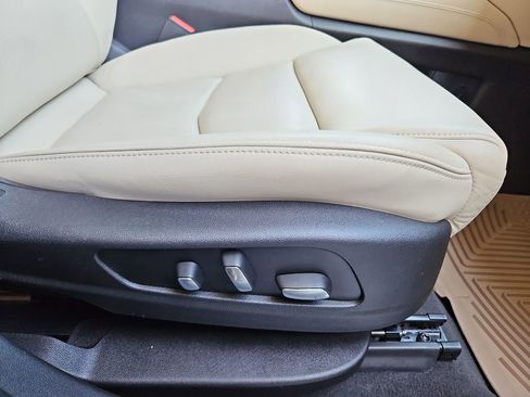 Used 2017 Cadillac XT5 Luxury w/ Driver Awareness Package FWD image 24