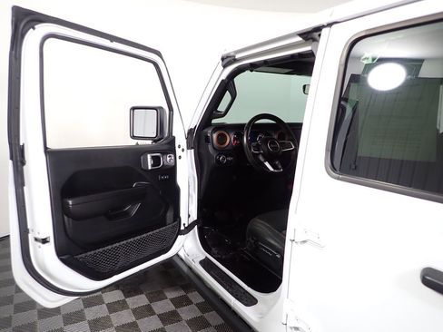 Used 2020 Jeep Gladiator Mojave w/ Dual Top Group AWD/4WD image 22