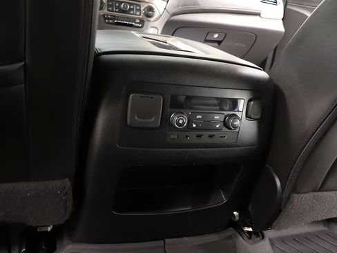 Used 2020 GMC Yukon XL Denali w/ Open Road Package AWD/4WD image 28