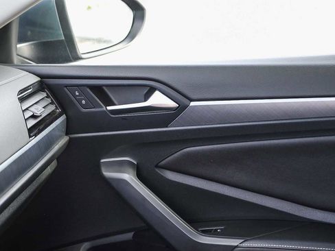 Used 2024 Volkswagen Jetta SE image 21