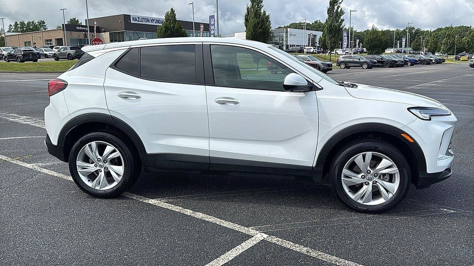 Used 2024 Buick Encore GX Preferred w/ Advanced Technology Package AWD/4WD image 3
