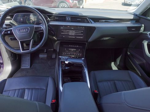 Used 2022 Audi e-tron Premium Plus w/ Premium Plus Package AWD/4WD image 10