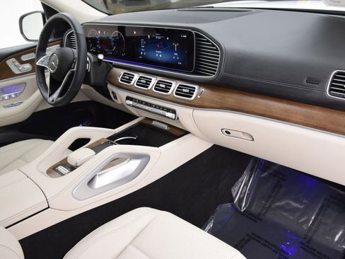 Used 2025 Mercedes-Benz GLS 450 4MATIC image 15