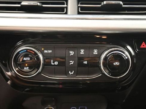 Used 2025 Chevrolet Trax LT FWD image 19
