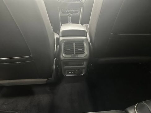 Certified 2022 Volkswagen Tiguan SE w/ Panoramic Sunroof Package AWD/4WD image 10