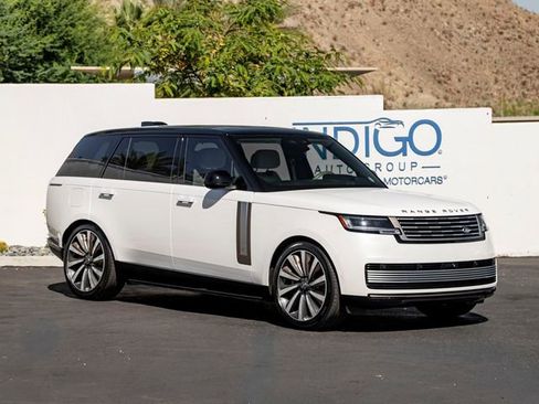 Used 2025 Land Rover Range Rover SV AWD/4WD image 4
