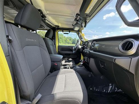 Used 2022 Jeep Wrangler Unlimited Sahara w/ Cold Weather Group image 14