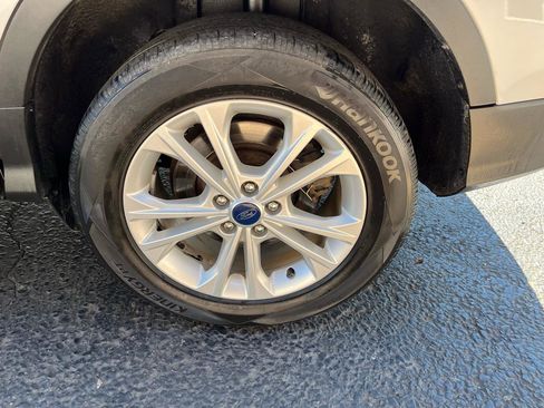 Used 2018 Ford Escape SEL AWD/4WD image 17