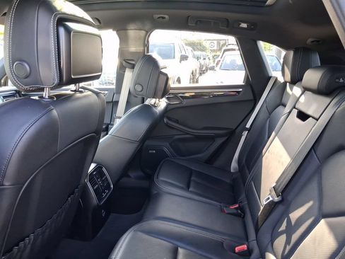 Used 2023 Porsche Macan S AWD/4WD image 9