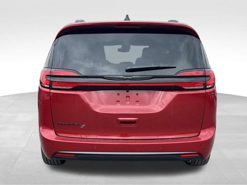 New 2026 Chrysler Pacifica Select image 6