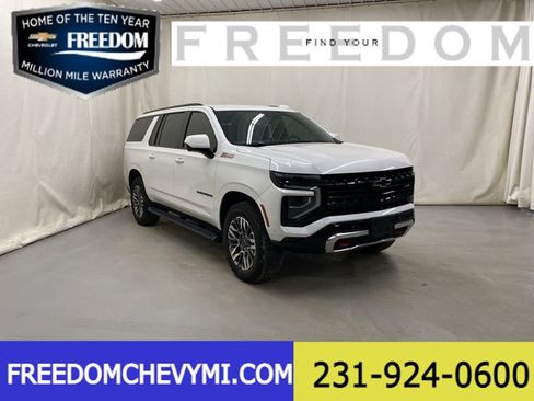 Used 2025 Chevrolet Suburban Z71 AWD/4WD image 1