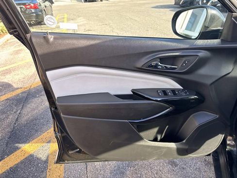 Used 2025 Chevrolet Trax LT w/ LT Convenience Package image 20