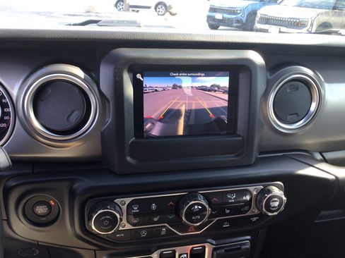 Used 2021 Jeep Gladiator Rubicon w/ LED Lighting Group AWD/4WD image 8
