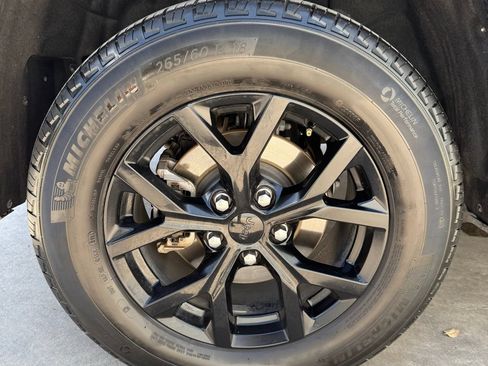 Used 2024 Jeep Grand Cherokee Altitude RWD image 27